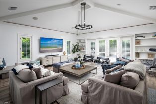 Single Family Residence, 420 Palm Cir E, Naples FL 34102