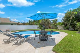 Single Family Residence, 636 98th Vanderbilt Beach, FL 34108 