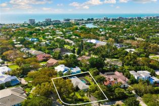Single Family Residence, 675 Yucca Rd, Naples FL 34102