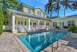 Single Family Residence, 362 2nd Ave N, Naples FL 34102