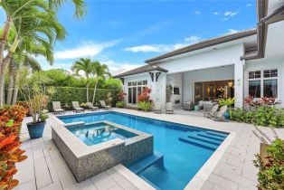 Single Family Residence, 425 Harbour Dr, Naples FL 34103