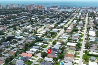 , 725 95th Ave N, Naples FL 34108