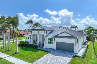 Single Family Residence, 101 Beachcomber Marco Island, FL 34145 