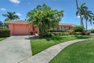 Single Family Residence, 848 Buttonwood Marco Island, FL 34145 