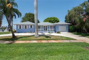 Single Family Residence, 843 Buttonwood Marco Island, FL 34145 