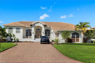 Single Family Residence, 5661 Harborage Dr, Fort Myers FL 33908