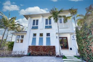 Single Family Residence, 675 2nd St S, Naples FL 34102