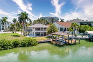 Single Family Residence, 31 Pelican St, Naples FL 34113