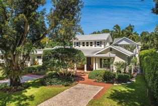 Single Family Residence, 369 2nd Ave N, Naples FL 34102