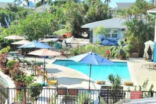 Low Rise (1-3), 2840 Shoreview Dr # 7, Naples FL 34112