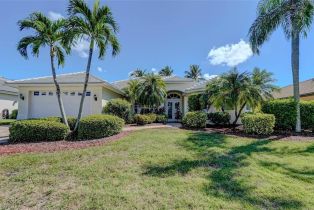 Single Family Residence, 5613 Harbour Cir, Cape Coral FL 33914