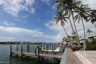 , 2850 Gulf Shore Blvd N # 102, Naples FL 34103