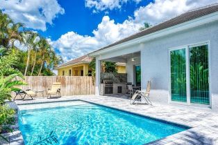 Single Family Residence, 712 108th Ave N, Naples FL 34108