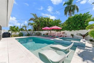 Single Family Residence, 690 100th Ave N, Naples FL 34108