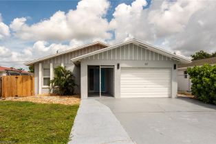 Single Family Residence, 517 98th Ave N, Naples FL 34108