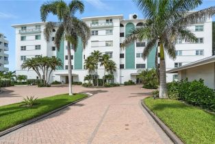 , 2011 Gulf Shore Blvd N # 26, Naples FL 34102