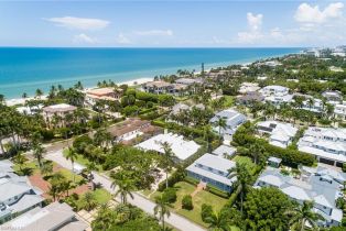 Single Family Residence, 155 1st Ave S, Naples FL 34102