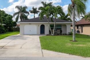 Single Family Residence, 552 105th Ave N, Naples FL 34108