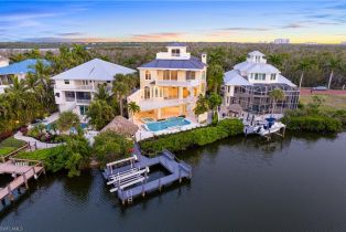 Single Family Residence, 235 Bayfront Bayfront Gardens, FL 34134 