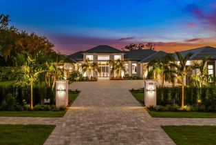 Single Family Residence, 208 Hickory Pelican Bay, FL 34108 