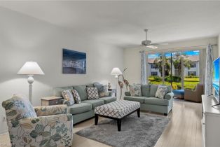 , 824 Tanbark Dr # 104, Naples FL 34108