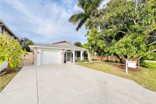 , 671 94th Ave N, Naples FL 34108