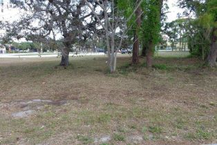 , 191 1st St, Naples FL 34134