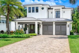 Single Family Residence, 565 Fairway Moorings, FL 34103 