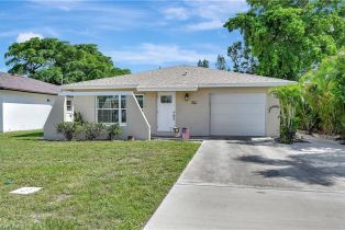 Single Family Residence, 766 109th Ave N, Naples FL 34108