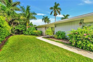 Villa Attached, 167 Crown Dr # 12, Naples FL 34110