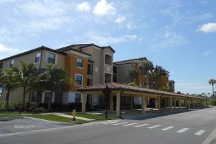 Mid Rise (4-7), 9735 Acqua Ct # 611, Naples FL 34113