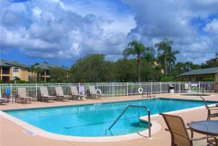 Mid Rise (4-7), 210 Vintage Cir C401