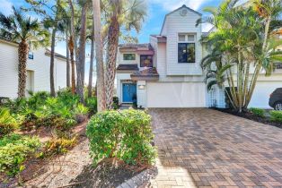 Villa Attached, 27131 Oakwood Lake Dr, Bonita Springs FL 34134
