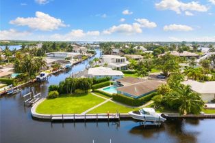 Single Family Residence, 2140 Shad Ct, Naples FL 34102
