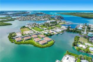 Low Rise (1-3), 330 Kon Tiki Dr # A8, Naples FL 3411334113 