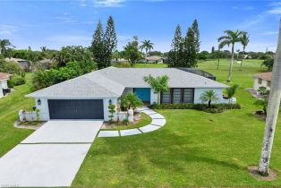 Single Family Residence, 143 Saint Andrews St Andrews At Lely Golf Estates, FL 34113