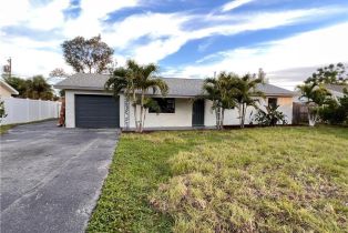 Single Family Residence, 1310 Jeronimo Dr, Naples FL 34103