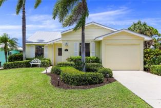 Single Family Residence, 633 91st Ave N, Naples FL 34108