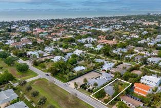 Single Family Residence, 777 Broad Olde Naples, FL 34102 