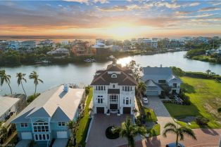 Single Family Residence, 217 Bayfront Bayfront Gardens, FL 34134 
