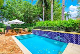 Villa Attached, 270 5th Ave S # 2, Naples FL 34102