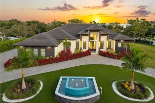 Single Family Residence, 10 Caribbean Pelican Bay, FL 34108 