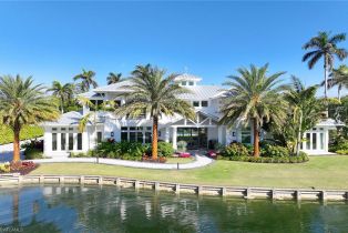 Single Family Residence, 175 Center Pelican Bay, FL 34108 