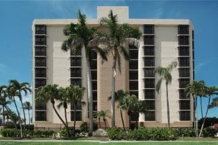, 9653 Gulf Shore Dr # 303, Naples FL 34108