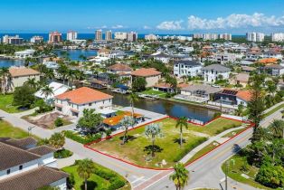 , 10337 Vanderbilt Dr, Naples FL 34108