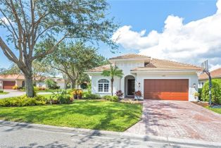 Single Family Residence, 10800 Fieldfair Dr, Naples FL 34119