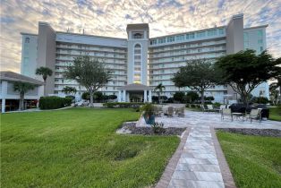 High Rise (8+), 13105 Vanderbilt Dr # 802, Naples FL 34110