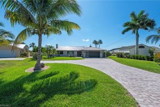 Single Family Residence, 13396 Island River Forest Island, FL 33905 