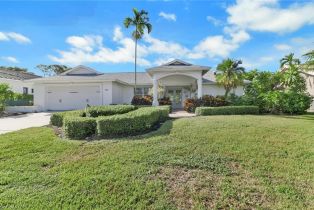 Single Family Residence, 750 Southern Pines Dr, Naples FL 34103