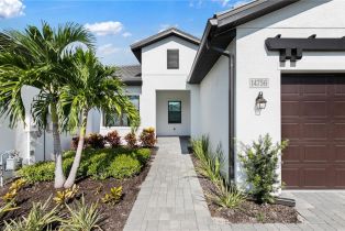 Single Family Residence, 14756 Kingfisher Loop, Naples FL 34120
